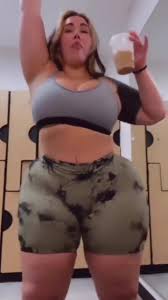 Big pawg with tight legging - ThisVid.com