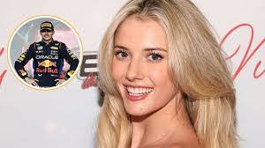 Lindsay Brewer's Instagram, Twitter & Facebook