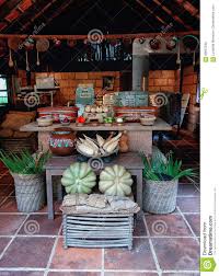 Perfectos para tu noche mexicana o para cualquier día de antojo, estos postres son muy mexicanos, como buñuelos, arroz con leche, flan napolitano y hasta unas tradicionales alegrías. La Disposicion De La Cocina Mexicana Tradicional Foto De Archivo Editorial Imagen De Tradicional Disposicion 69847233