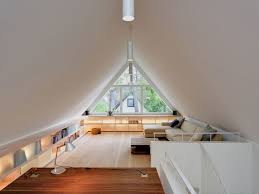 Wohnideen Unterm Dach Ffecc W H B P Modern Arbeitszimmer Mit Braun Dekoration Treppen Design Kleines Dachzimmer Dachgiebel