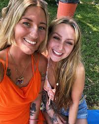 How to remove trash can and entrance from a photo?