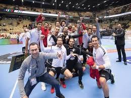 وأصبح منتخب مصر أول منتخب أفريقي، وكذلك غير أوروبي، يتوج بكأس العالم للناشئين لكرة اليد. Ù…ØµØ±Ø§ÙˆÙŠ ÙŠÙ†Ø´Ø± Ù‚Ø§Ø¦Ù…Ø© Ù…Ù†ØªØ®Ø¨ Ù…ØµØ± Ù„ÙƒØ±Ø© Ø§Ù„ÙŠØ¯ ÙÙŠ Ø¨Ø·ÙˆÙ„Ø© Ø§Ù„Ø¹Ø§Ù„Ù… Ù…ØµØ±Ø§ÙˆÙ‰
