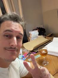 Les coulisses d'expédition de ma petite maison d'édition ❤️ la c'était un  week end chargé avec la réception et envois de Ne Pars Pas