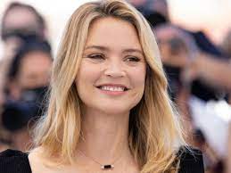 Découvrez sa biographie, le détail de ses 17 ans de carrière et. Virginie Efira Canon En Tailleur Short Et Petit Top Esprit Lingerie Femme Actuelle Le Mag