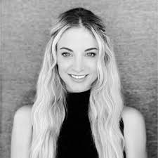 Roslyn Ellis's Instagram, Twitter & Facebook