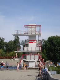 Das stadionbad ist das kultbad für jugendliche und junge familien. Stadionbad Im Wiener Prater Familiii