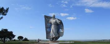 Maybe you would like to learn more about one of these? Dignity Of Earth And Sky Sculpture I 90 Chamberlain South Dakota Womo Abenteuer