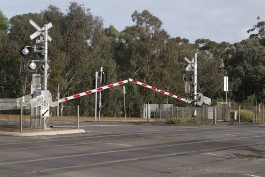 Railway Level Crossing Gate at ₹ 1000/piece | Railway Accessories in Howrah | ID: 11303150891