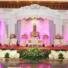 Dari daniico wedding planner semarang sendiri telah menawarkan harga dekorasi pernikahan untuk rumah full paketnya hanya 4.5 juta saja, itupun sudah lengkap dari segi gebyok hingga pintu masuk area pesta pernikahan.silahkan cek pada vendor wedding tetangga, umumnya mereka memasang harga 10 jutaan hanya untuk dekorasi saja, berbeda dengan vendor penyedia paket pernikahan dari kami yang pastinya. Kiriman Instagram Oleh Ninetynine Wedding 21 Nov 2016 Jam 12 09 Utc Wedding Stage Decorations Wedding Wedding Decorations
