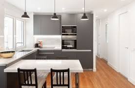 Otra posibilidad, también para cocinas grandes, es unir la propia isla de cocción con una barra anexa. 5 Barras De Cocinas De Las Que Aprender Ideas Reformas Cocinas