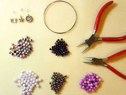 Armbänder in jeder form liegen voll im trend. Diy Perlenarmband In Violett Aus Memory Draht Und Halbedelstein Perlen Selber Machen Perlenkuchen