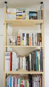 部屋が見違えるほどオシャレに 書店員が教える 本棚レイアウトのテクニック5つ 本を美しく収納して楽しむためのポイントを 日々多くの本を扱う書店員であり 普段デザイン本や写真集などの 見せる本 を扱う 代官山 蔦屋書店 東京 猿楽町 アートコンシェルジュ
