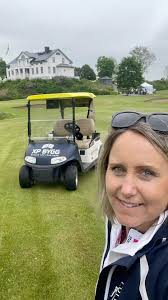 William Nordkvist gör birdie på det 15:e hålet och tar honom och Fabian  Englund Lövgren till -3 i bästbollen (juniorer). #fbgk #golf