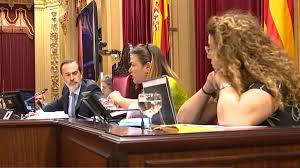 Polémica en el Parlamento Balear tras expulsar a dos diputadas socialistas