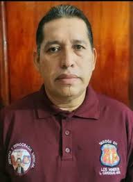 Arturo Vinalay's Instagram, Twitter & Facebook