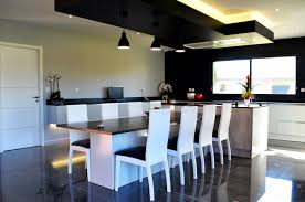 Les différents styles d'îlots centraux que vous propose votre cuisiniste s'accordent harmonieusement avec le reste de vos meubles. Cuisine Design Avec Ilot Central Et Coin Repas Installee A Plaisance Du Touch Fabricant De Cuisine Design Haut De Gamme A Toulouse Cocinea