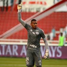 Mesmo assim, o jogador terminou a partida como o grande herói do santos, por ter. Goleiro Do Santos John Tem Dida Como Idolo Sempre Vejo Videos