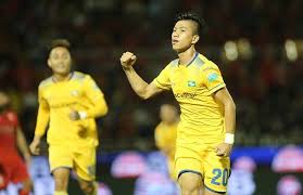 Phan văn đức đồng ý ký hợp đồng mới có thời hạn 3 năm với đội bóng quê nhà sông lam nghệ an. Bong Ä'a Phan VÄƒn Ä'á»©c Pháº«u Thuáº­t Thanh Cong Cháº¥n ThÆ°Æ¡ng Ä'áº§u Gá»'i