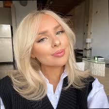 Sarah Rinker's Instagram, Twitter & Facebook