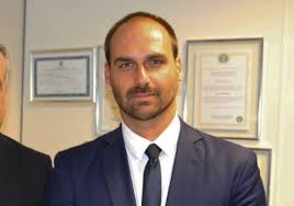 Thousands of demonstrators marched in sao paulo and rio de janeiro tuesday, demanding president jair bolsonaro resign over corruption charges and what they say is the mishandling of the. Suplente De Eduardo Bolsonaro Diz Que Deputado E Preparado Para Cargo Na Embaixada Voz Da Bahia