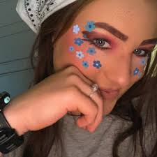 Renee Barnes's Instagram, Twitter & Facebook