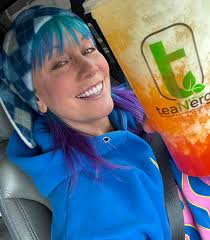 Popular drinks: coconut milk, water, green tea, lemonade, black tea