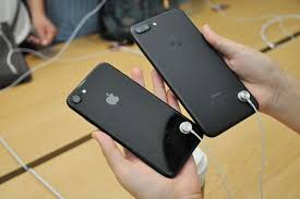 This year, we received a black iphone 7 plus and a jet black iphone 7 as our review units. Iphone 7 Plus Review It Feels Like An Iterative Update Kevin Lynch Mirror Online
