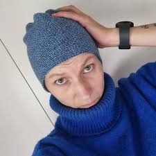 Do you want to learn how to make a hat? Darrin Morris aka @MisterWoolyBear  will be teaching a series of free virtual classes for #LionBrandYarn  starting August 20th. In both the knit