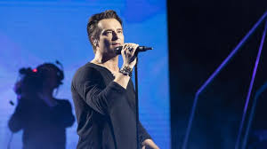 Maybe you would like to learn more about one of these? David Hallyday Exprime Sa Colere Envers Laeticia Hallyday Un An Apres La Disparition De Johnny Video Actu Tele 2 Semaines
