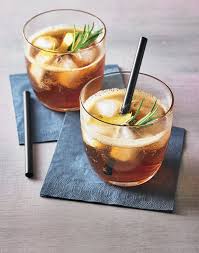 Ramazzotti Orange Mit Tonic Rosmarin Rezept Einfache Cocktails Mit Alkohol Alkohol Rezepte Cocktail Rezepte