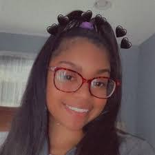 Abby Devlin's Instagram, Twitter & Facebook