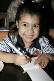 Nicole Vasconcelos troca de idade e comemora com um almoço, no Soho