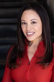 Kari Gillespie's Instagram, Twitter & Facebook