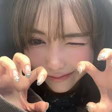 初初拍大陸同事做野覺得佢地好無禮貌次次問親野叫佢地覆都send = = 比我地心諗做乜膠無奈我地🙄🤔 後來先知原來大陸既= = 其實係叫我地等等=  =