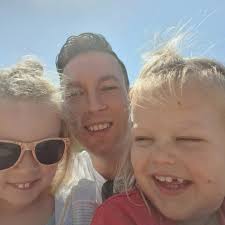 Lost pink sweater near Pasajcap, Kirtan