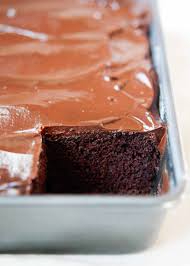 Ajoutez les morceaux de chocolat et laissez fondre lentement. Gateau Au Chocolat A La Creme Sure