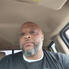 Why are so many men scared to date us single mothers,,,😐😐🤚🏻