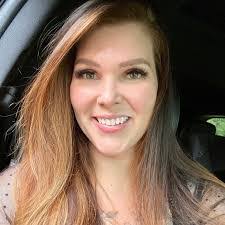 Stephanie Ellinger's Instagram, Twitter & Facebook