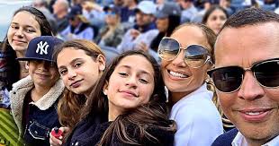 Jennifer lopez has two children (twins!) named emme maribel muñiz and maximillian david muñiz. How Many Kids Does Jennifer Lopez Have Popsugar Australia Parenting