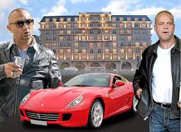 The foundation's members and volunteers always there assisting. Francisco Beserra Couple Pursue Hijacked Supercars In Underworld Renata Lopes