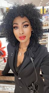 Ebony Lynn's Instagram, Twitter & Facebook