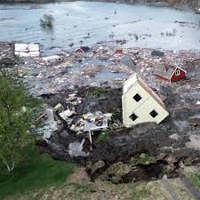 Die helfer in ask bargen inzwischen sieben. Swr Aktuell Erdrutsch In Norwegen Reisst Hauser Ins Meer Facebook