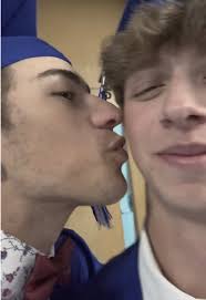 SixDudesDeep (@sixdudesdeep)