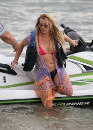 Перевод песни britney spears work bitch. Britney Spears On The Beach In Miami 06 09 2019 Celebmafia
