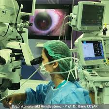 Katarakt Ameliyati Uyusturucu Damla Ve Koldan Sakinlestirici Igne Sedasyon Esliginde Gerceklestirilir Yaklasik 15 20 Dakika Surer Ameliyat Sirasi Kina Bilgi