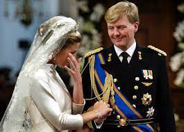 Brautkleidung maxima ist ein wunderschönes kleid mit spitzen und pailletten. Royal Hochzeiten Hochadel Unter Der Haube Royale Hochzeiten Koniglich Braut