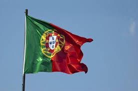 Alguns especialistas em heráldica advogam que aquela não seria a da cruz azul em fundo branco, pois esta era precisamente a bandeira de afonso i de aragão. A Guerra Lusitana 155 138 Ac Jornal Mundo Lusiada