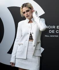 According to an insider, the two have moved in together. Kristen Stewart Und Stella Maxwell Liebescomeback Heisse Kusse Auf Capri Leute Bild De