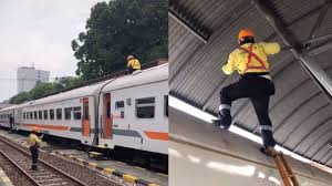 Some of them are transparent (.png). Terkuak Begini Cara Petugas Mengisi Air Toilet Di Kereta Api Kumparan Com