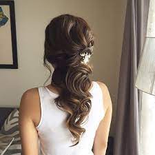 This Beautiful Half Up Half Down Bridal Hairstyle Perfect For Any Wedding Venue Hair Styles Long Hair Styles Wedding Hair Down